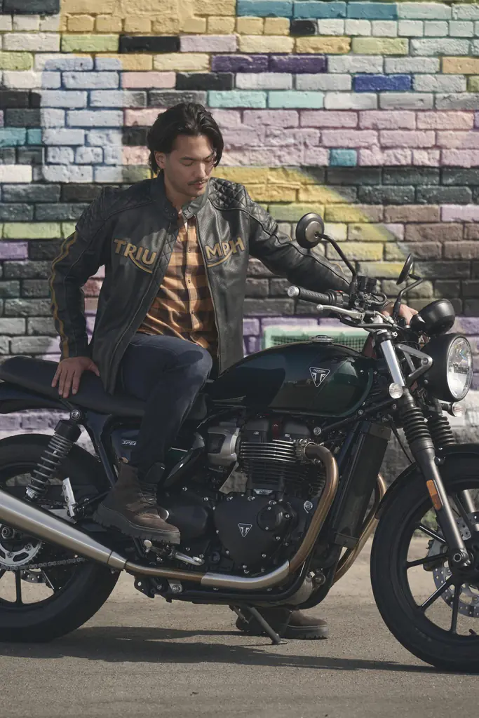 SPEEDTWIN_900_JW_LIFESTYLE_551