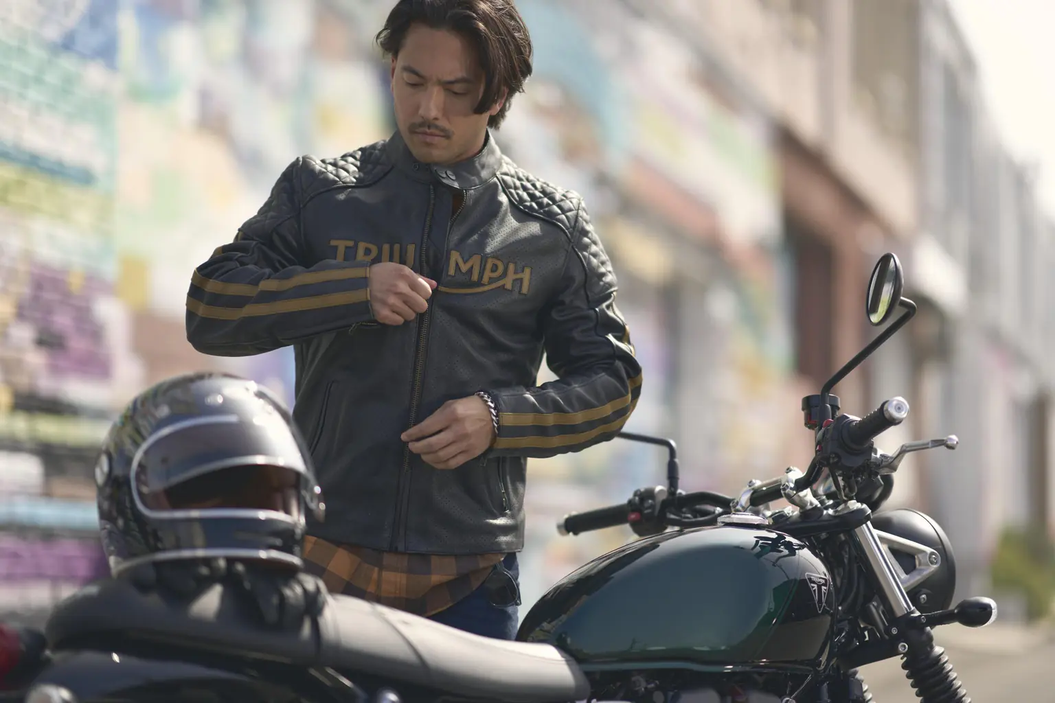 SPEEDTWIN_900_PB_LIFESTYLE_012